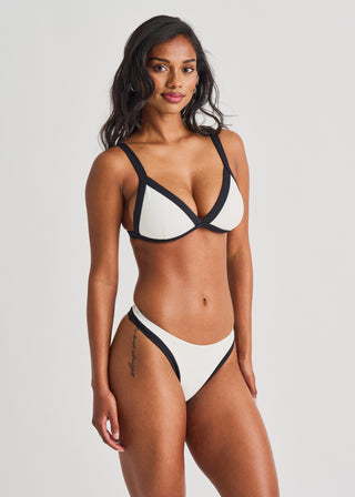 Haut de bikini triangle avec bordures contrastantes