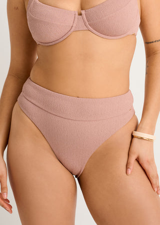 Textured Retro Waist Extra High-Leg Bottom