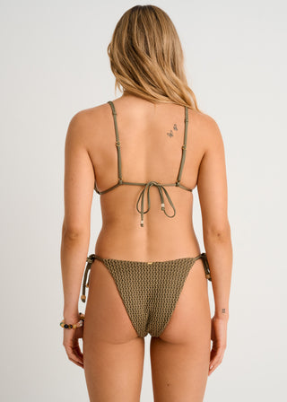 Culotte en crochet avec attaches sur les côtés