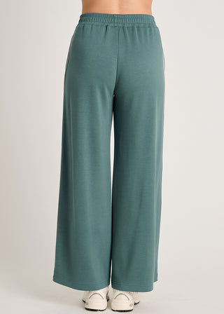Weekender Wide-leg Pant