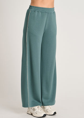 Weekender Wide-leg Pant