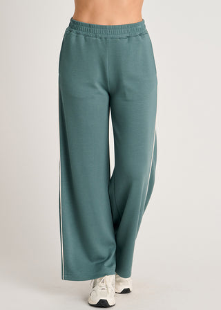 Weekender Wide-leg Pant